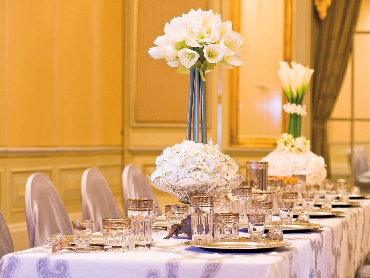 Moevenpick Hotel Al Khobar Exterior foto A table set for a formal dinner