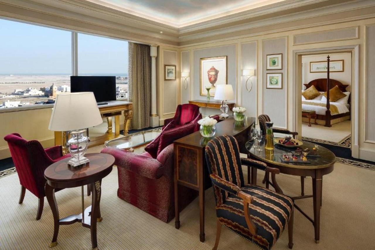 Moevenpick Hotel Al Khobar Exterior foto A suite at the Four Seasons Hotel, London