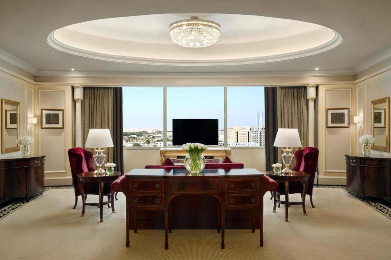 Moevenpick Hotel Al Khobar Exterior foto A suite at the Four Seasons Hotel, Paris