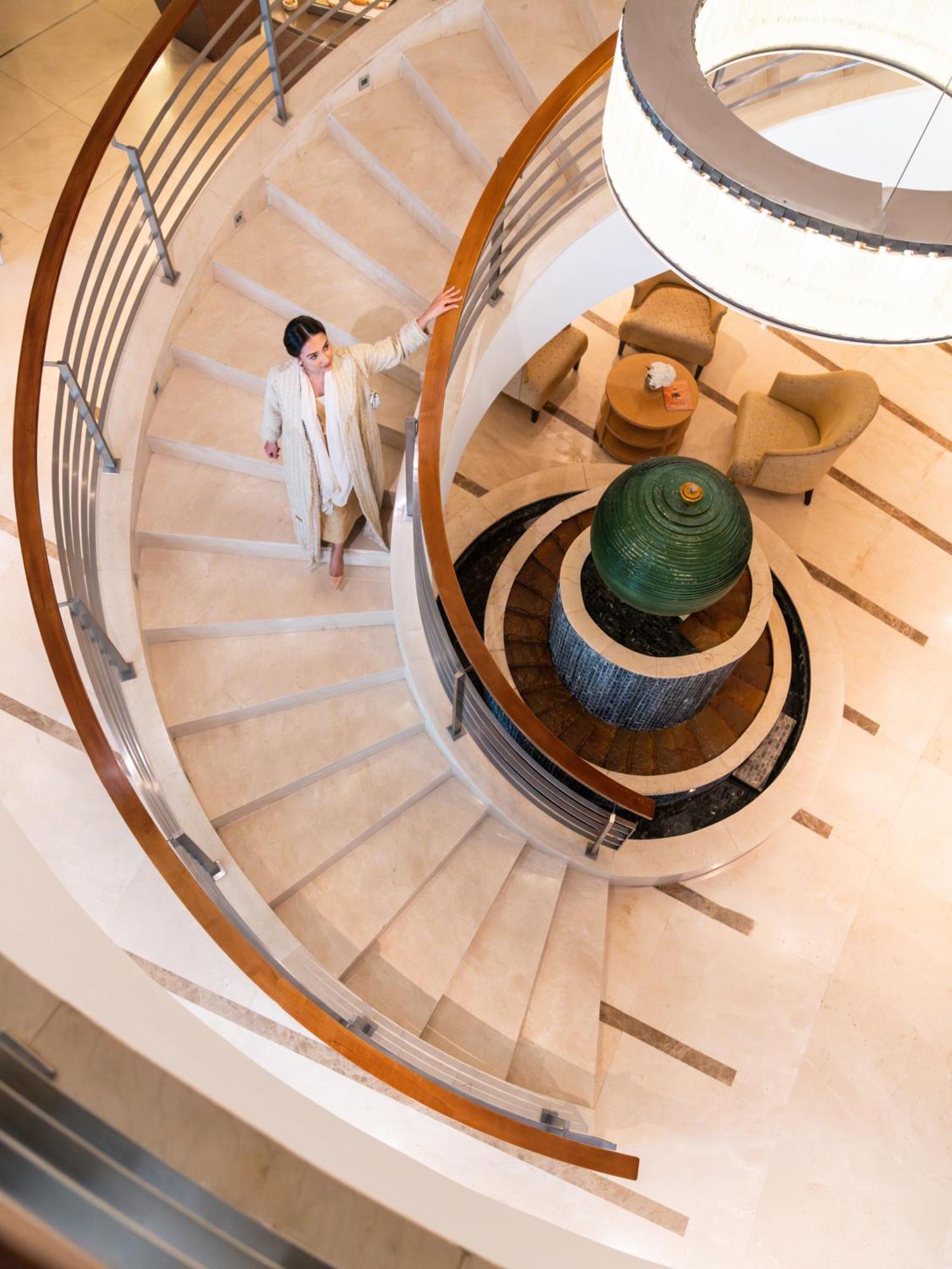 Moevenpick Hotel Al Khobar Exterior foto The staircase