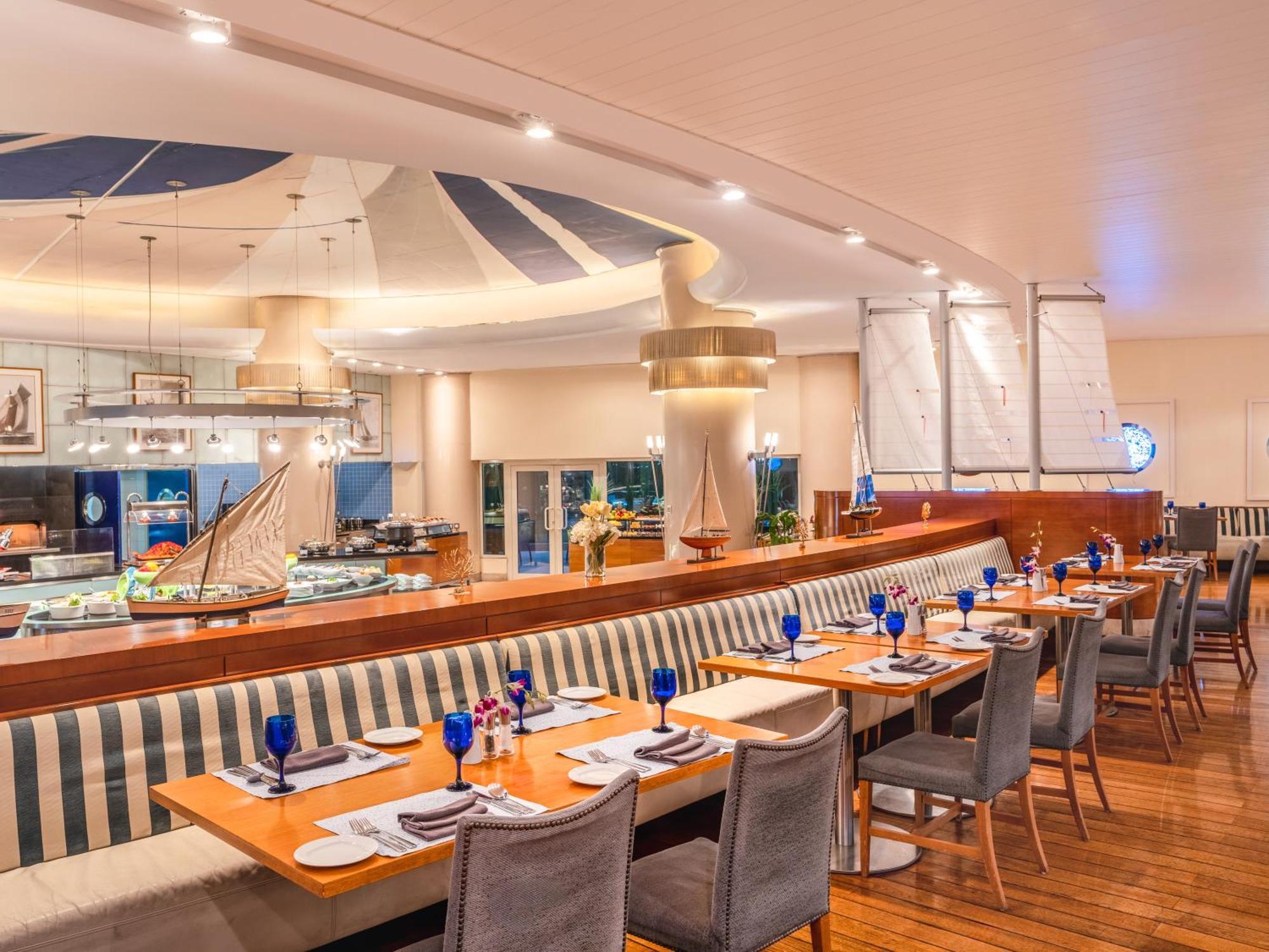 Moevenpick Hotel Al Khobar Exterior foto The Deck Restaurant