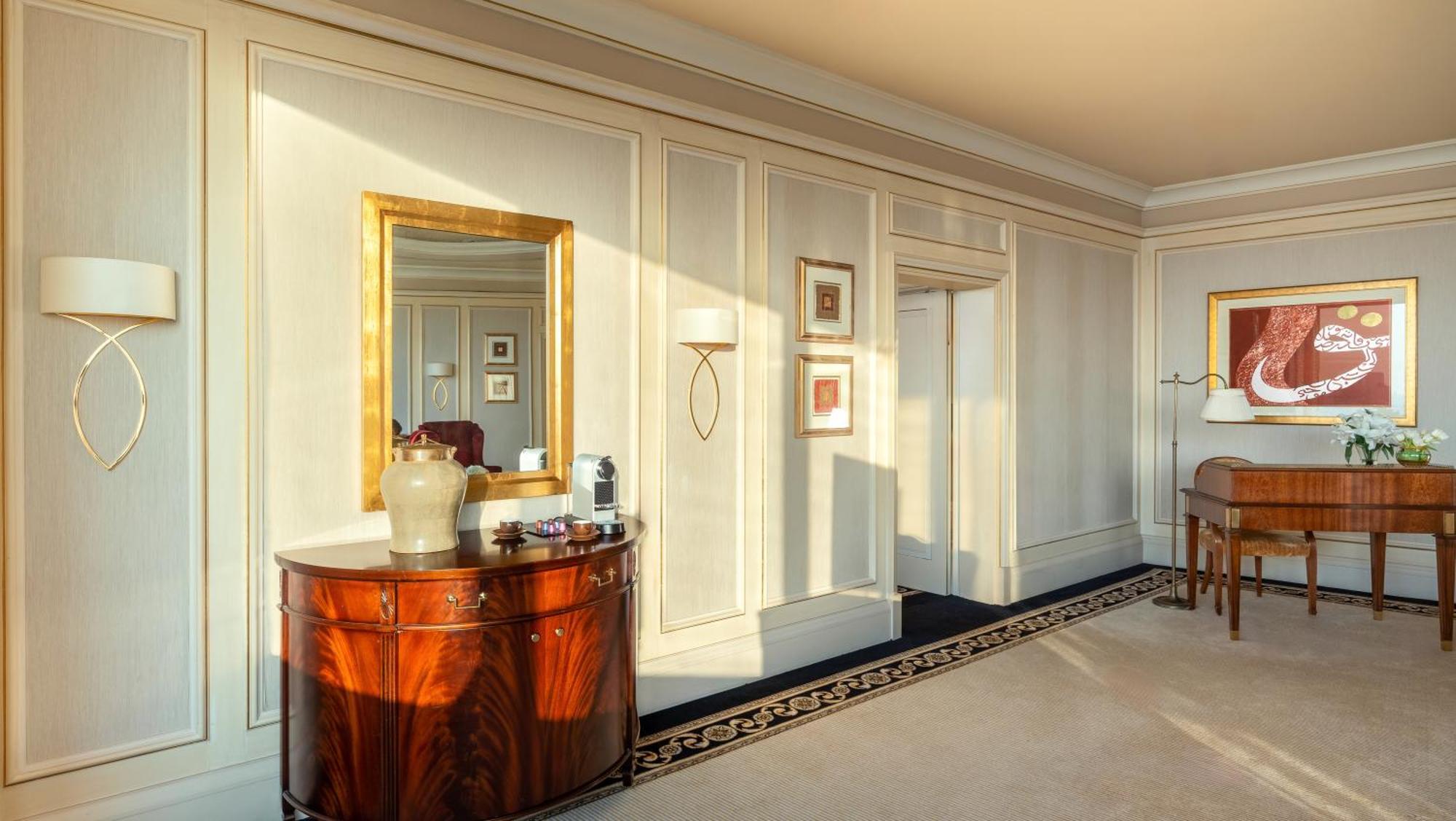 Moevenpick Hotel Al Khobar Exterior foto A suite at the Waldorf Astoria Berlin