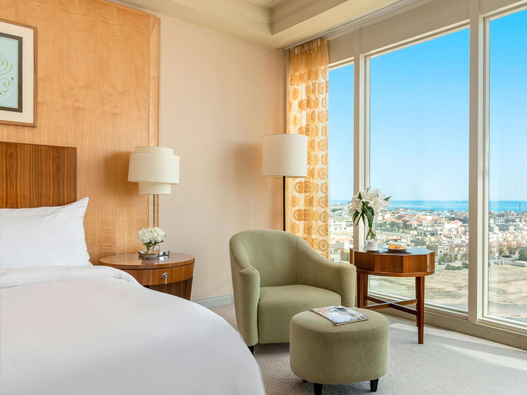 Moevenpick Hotel Al Khobar Exterior foto A guest room at the Hilton San Diego Bayfront